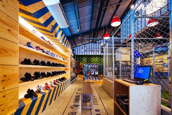 時裝店櫥窗展示空間設(shè)計